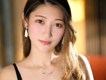 【超絶美人のワキマンコ潮吹き】エロい脇を舐めまわされ、敏感なマンコを激しく手マンされると、肉棒で突かれる前に潮吹き！