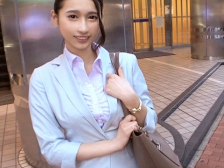 【美脚OLとオフィス外エッチ】 街で見つけた美ボディお姉さんと一発勝負！ 仕事中のスリルで興奮マックス♡