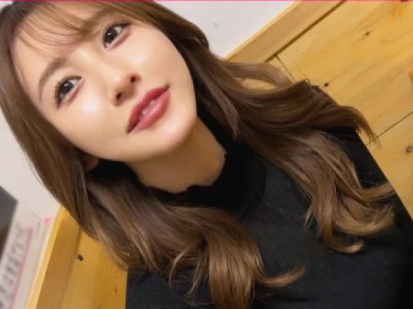 【美人の人妻、不倫の快楽に溺れる】 ご無沙汰マ◯コに同級生のチ◯ポがズブリ！ 性欲全開の激ピストンで痙攣絶頂♡