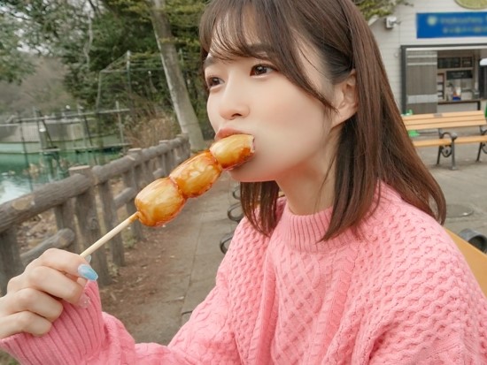 【コスレイヤー×JD】撮影中にカメコオヤジにハメられる・・・華奢な身体と剛毛マンコを晒されデカチンを挿れられ嫌悪顔全開