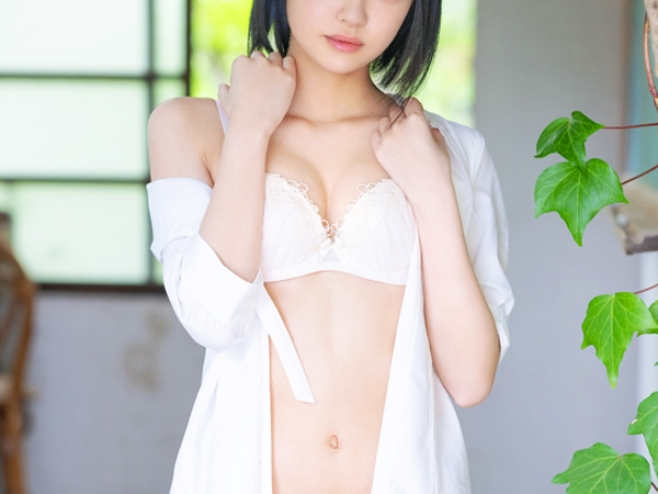 【色白スレンダー美少女のご奉仕】 男優を骨抜きにするエロテク！ 濃厚フェラと騎乗位でチ〇ポを虜にする♡