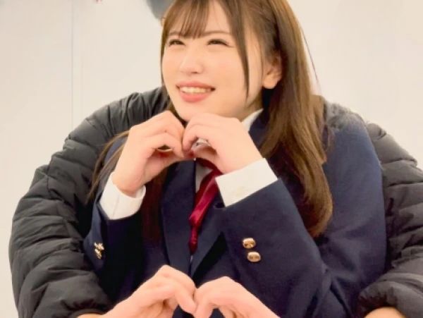 【制服娘と秘密の情事】 笑顔がキュートなJKとラブホでイチャイチャ♡ 初めての快感にオマ○コはトロトロ！