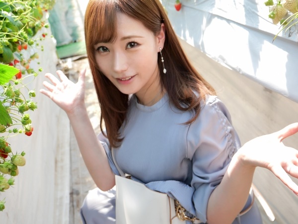 【美魔女の危険な情事】 夫以外の男と不倫旅行！ 淫らな人妻が若い肉棒でイキまくり、中出しされて悶える！