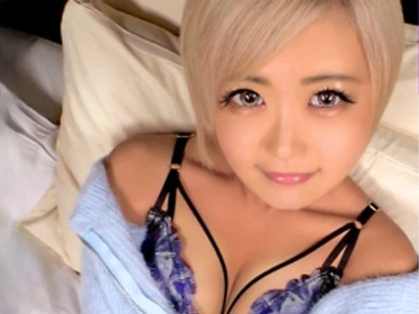 【小麦色ギャルの乱れっぷり】 スレンダー金髪美女がエロさ全開！ 美乳を揺らして生チンを求める♡ 激ピスでイキまくり！