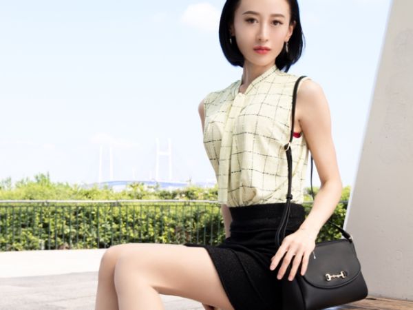 【美巨乳人妻の危険なバイト】『バレたら離婚…』30代とは思えない美ボディ妻が、夫に内緒でエッチなアルバイト！Tバックから溢れる美尻がヤバい！