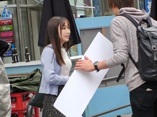 【ピュア美少女ナンパ】『写真映えより気持ちいい♥』素直な美少女が初々しいフェラでご奉仕！キツキツおまんこに大人チンポがズボズボ！慣れないセックスがエロかわいい！