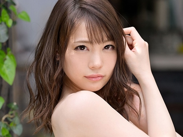 【美少女の顔にドロドロ顔射】『こんなの初めて…』整った顔立ちの美少女が、背徳感満載の3Pに挑戦！濃厚なプレイの後に、顔中にザーメンをぶっかけられ、快感と恥辱に歪む表情がたまらない！♥