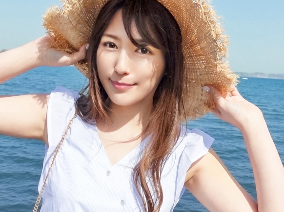 【小悪魔女子と秘密の旅】めちゃカワ女子とアツい小旅行！エチエチな雰囲気で絡み合い、生挿入で激しく突かれて…最後は奥までたっぷり♡ 禁断の快楽に溺れる！！