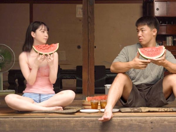 【田舎の夏の禁断情事】『もう我慢できない…』幼馴染とセミの声が響く暑い夜に、汗だくで絡み合う濃厚セックス!田舎の空気も熱くなるほどのエロいひと夏♥