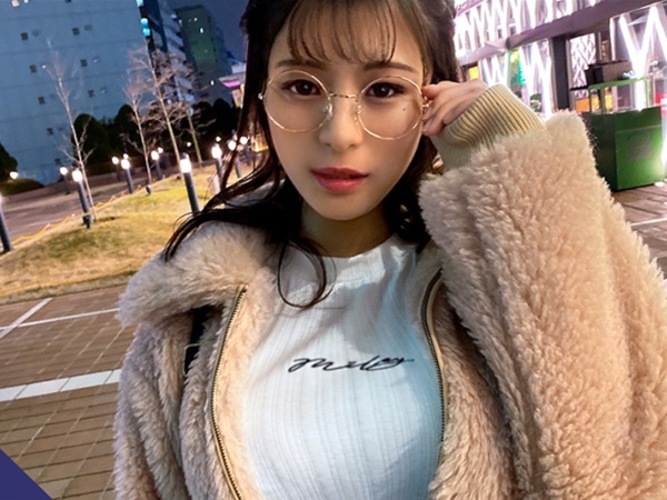 【メガネ巨乳JKの変身】真面目そうな顔して体操服でハメまくり！おっぱい揺らして乱れまくるセックスモンスター…メガネの奥の淫乱な瞳がエロすぎる！！