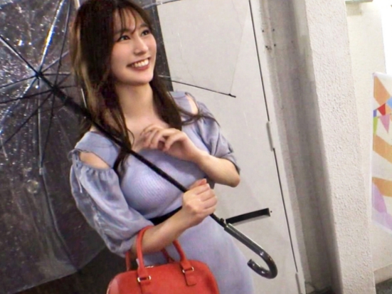 【巨乳ナンパ】おっとり系美巨乳お姉さん、街中で声をかけられまさかのSEX！豊満なボディを激しく揺らし、感じまくる姿がエロすぎて最高！♡