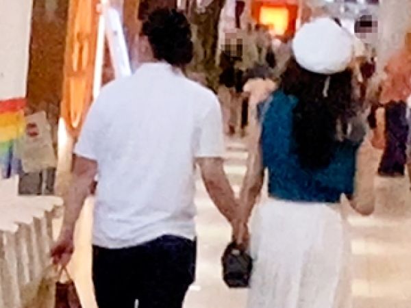 【若妻の危険な浮気】『旦那には内緒…』デート中の若妻が、旦那に電話しながら不倫SEXで絶頂！スリル満点の状況でマンコを激しく突かれ、声を押し殺しながらイキまくる！！
